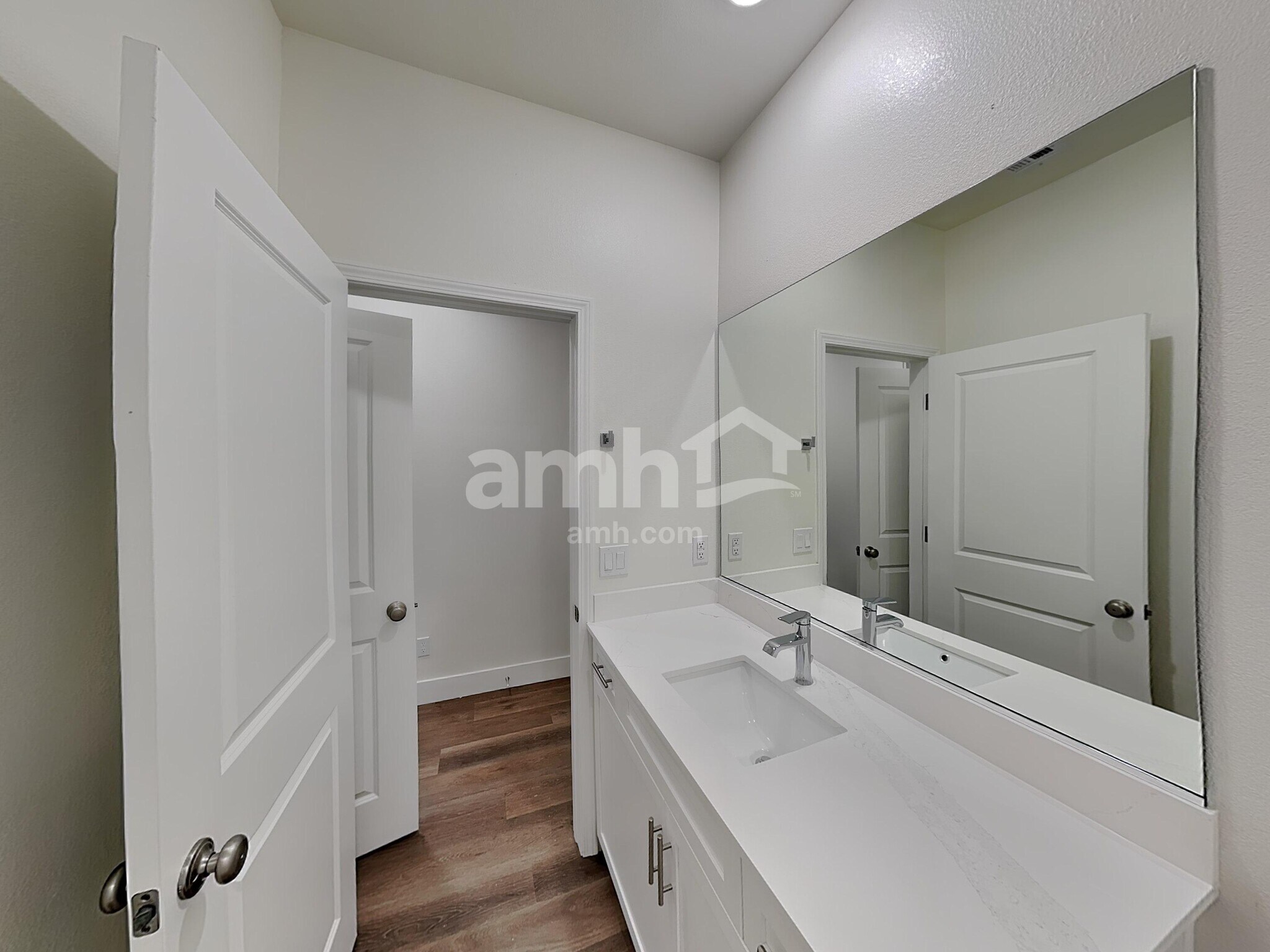 Building Photo - 541 Sacred Lotus Pl