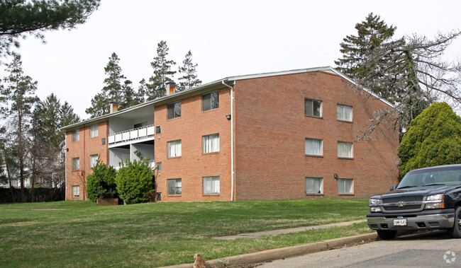 Primary Photo - Pinkney Manor Apartments