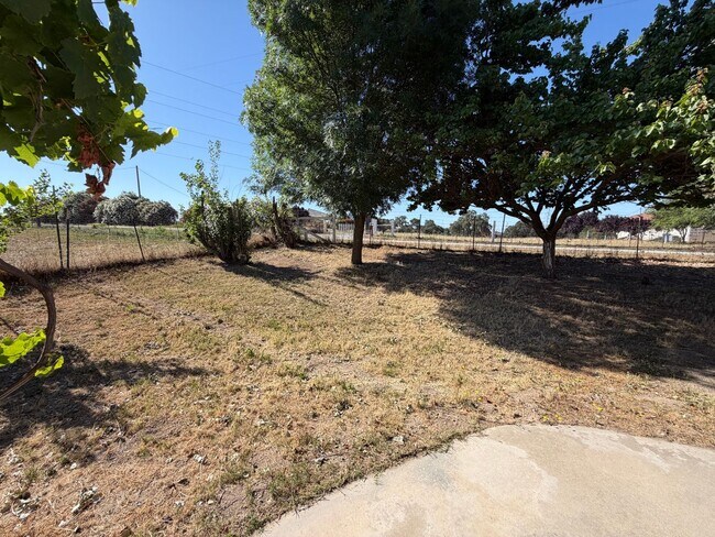 Building Photo - 3 Bed 2 Bath Country Home