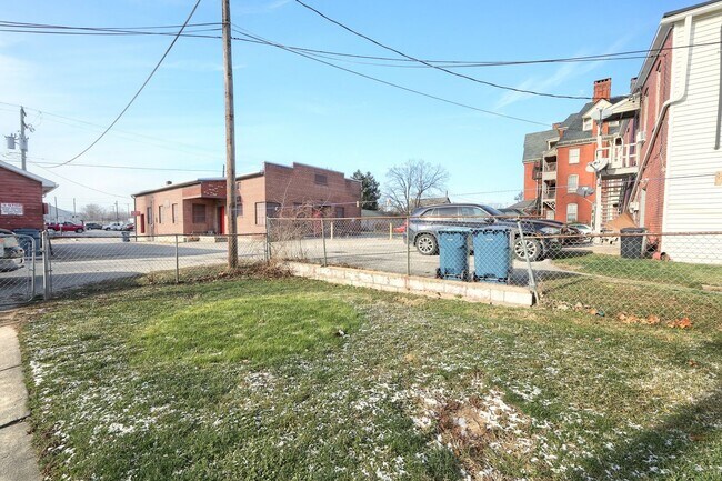 Building Photo - 120 S Main St