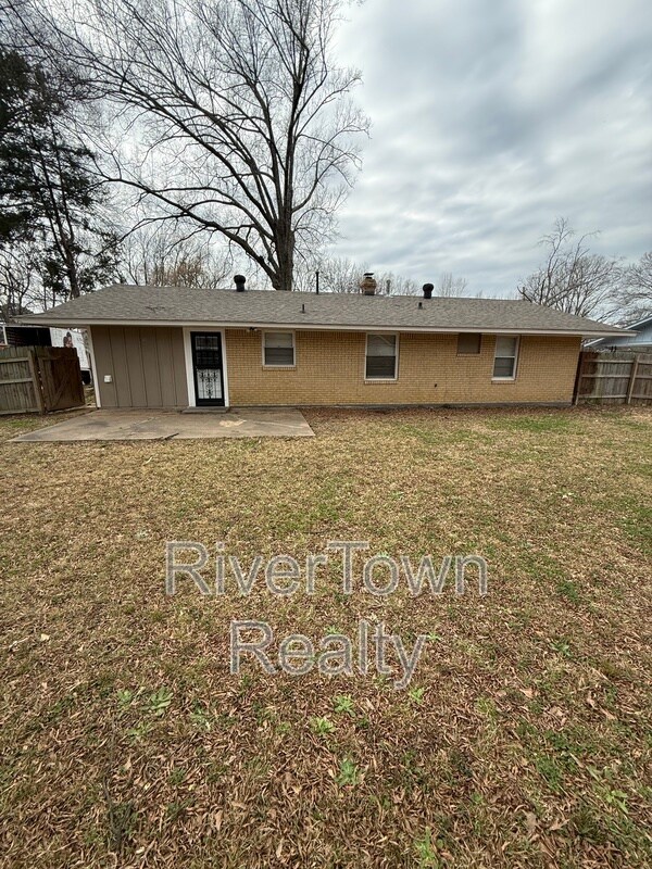 Building Photo - 4867 Dianne Dr