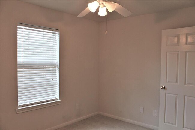 Building Photo - 22511 Parkvine Ln