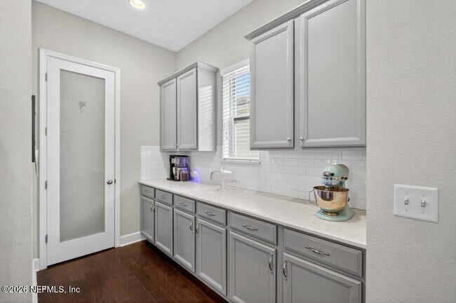 Building Photo - 120 Burlcrest Ct