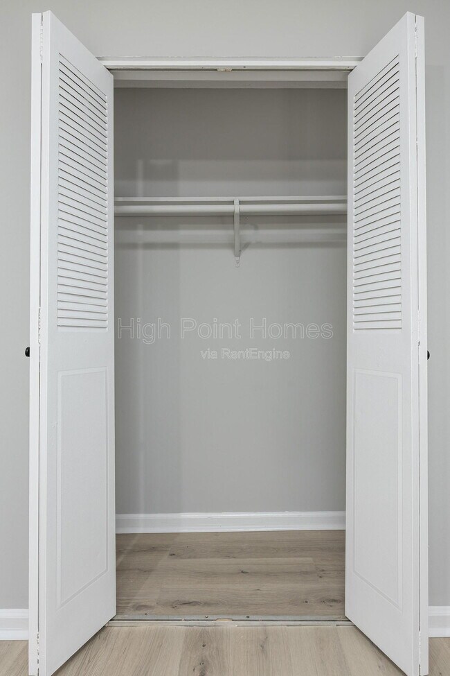 Building Photo - 7742 Holiday Hills Cir