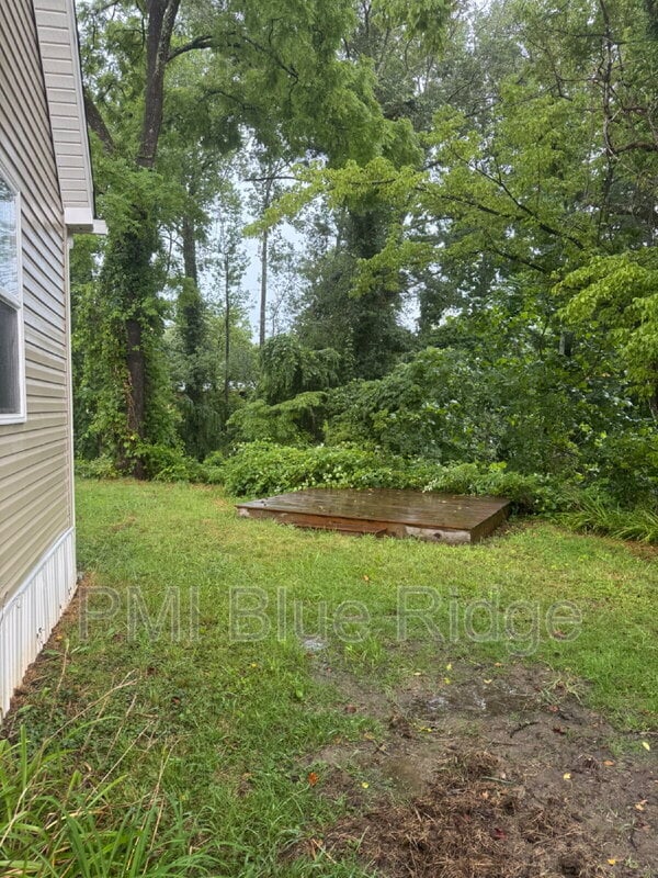 Building Photo - 922 1st Ave W