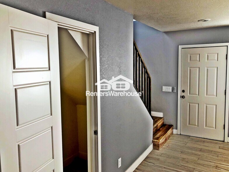 Building Photo - 7528 N 47th Dr