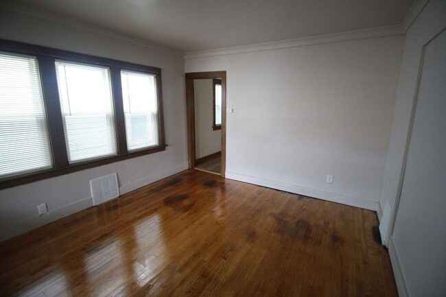 Building Photo - 3215 W Auer Ave