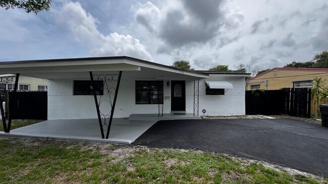 Building Photo - 2748 SW 8th St
