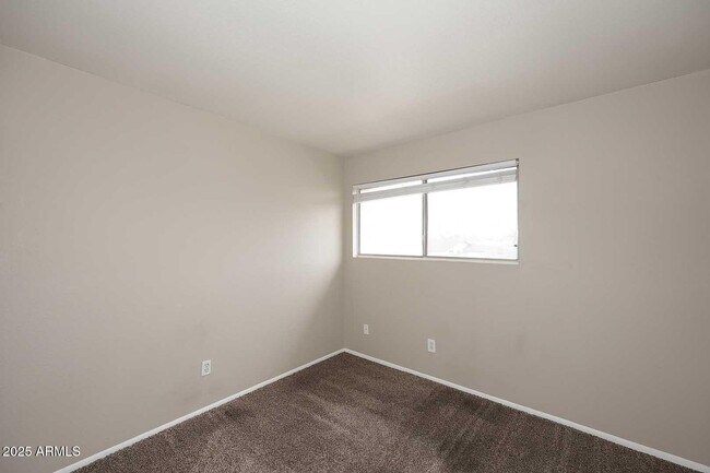 Building Photo - 944 S Valencia