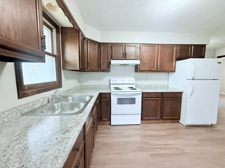 Kitchen - 2302 W 3rd St