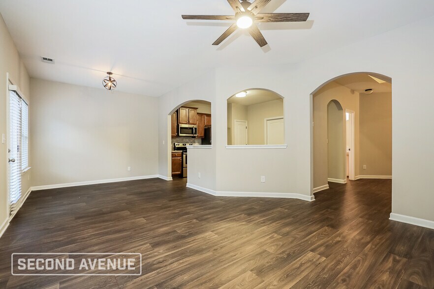 Building Photo - 217 Magnaview Dr