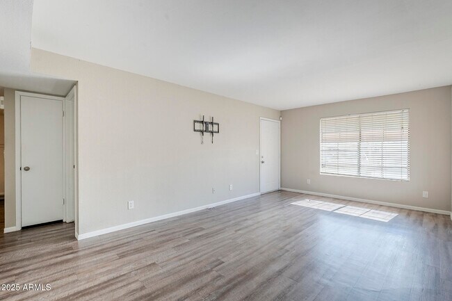 Building Photo - 818 S Westwood