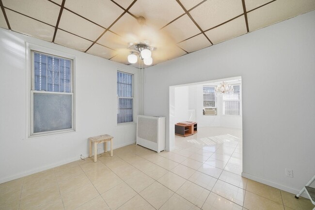 Building Photo - 222 47th St