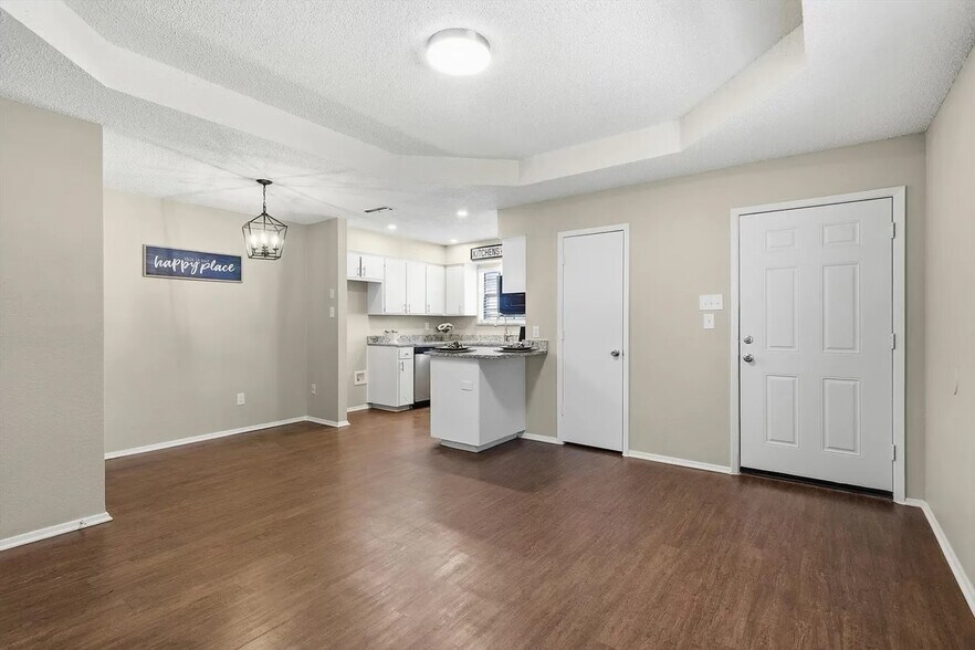 Building Photo - 7629 Evergreen Rd