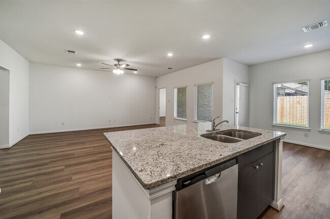 Building Photo - 11931 Pondwood Dr