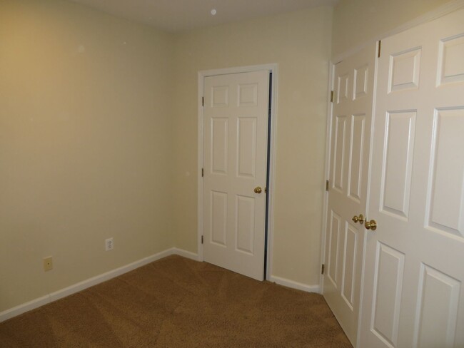 Building Photo - Beautiful Townhome - Vienna