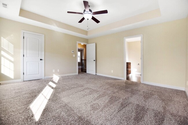 Building Photo - Pet Friendly Three Bedroom with Bonus!
