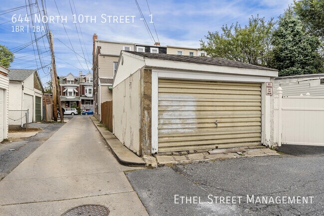 Building Photo - 644 N 10th St