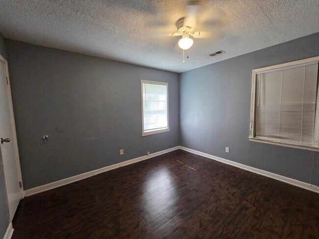 Building Photo - 3545 Debby Dr
