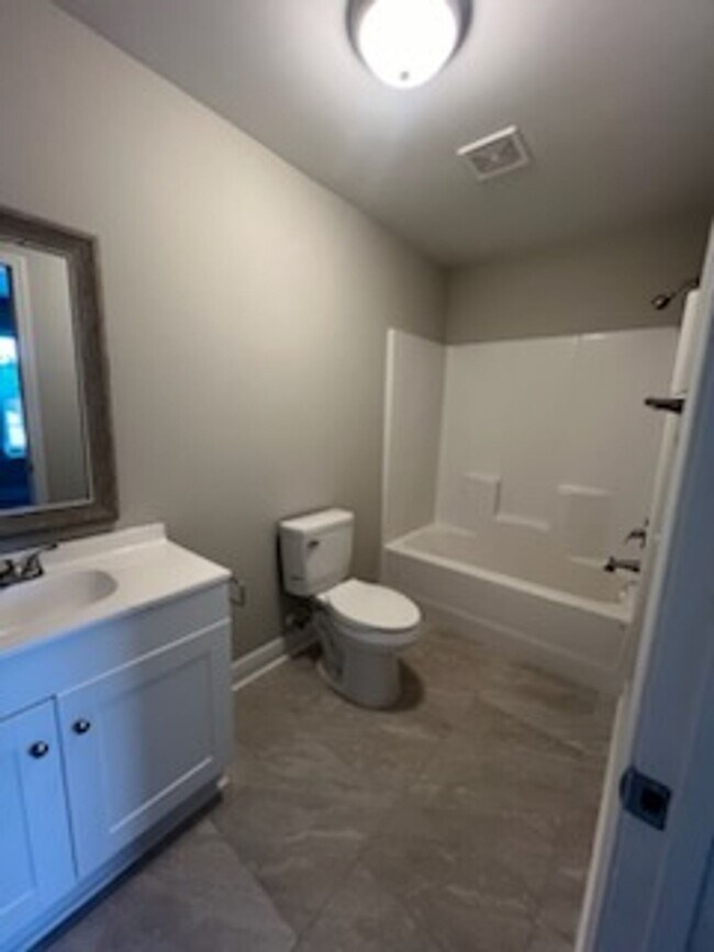 Building Photo - 2BR/2.5BA Townhouse