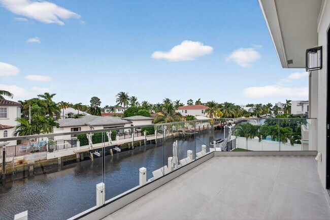 Building Photo - 785 NE 70th St