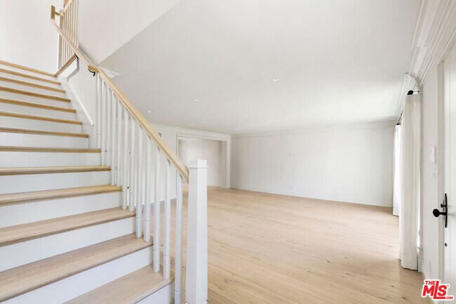 Building Photo - 9565 Charleville Blvd