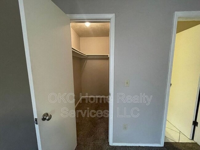 Building Photo - 3603 Willow Springs Dr