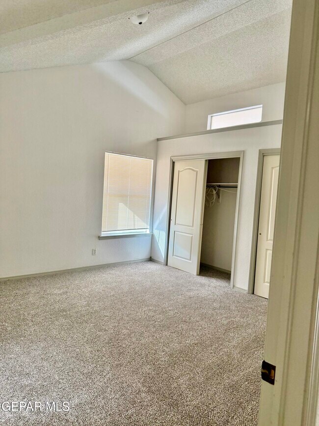 Building Photo - 1468 Plaza Verde Dr