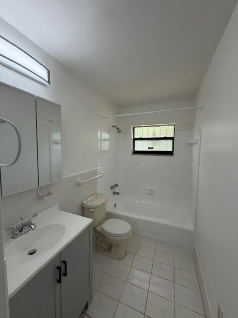 Building Photo - 490 W 37th St