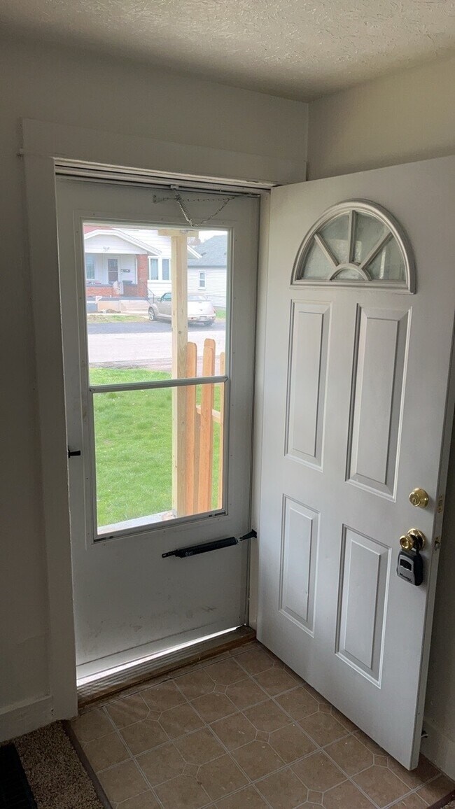 Building Photo - 32 Stafford Ave