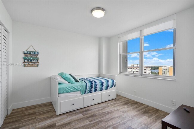 Building Photo - 2101 S Ocean Dr