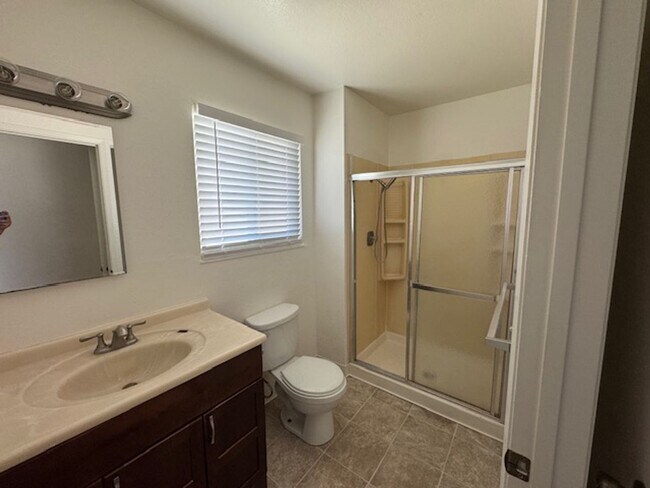 Building Photo - Fully Remodeled 4 Bedroom House Available ...