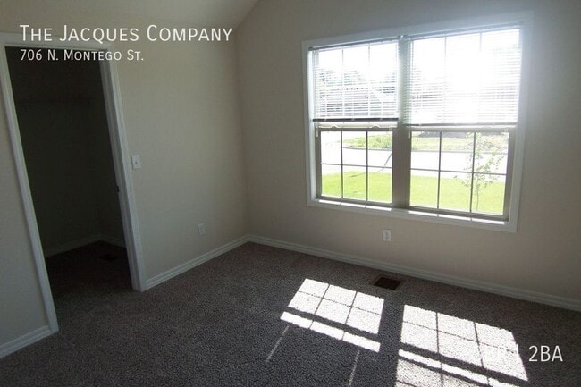Building Photo - 706 N Montego St