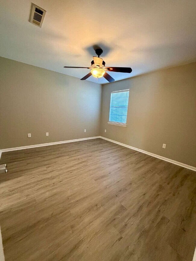 Building Photo - Available now FOR RENT in Enterprise, AL!!