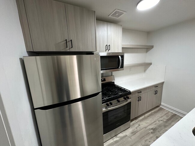 Building Photo - 828 E 100 S