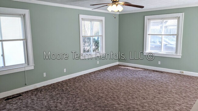 Building Photo - 2612 Haywood Rd