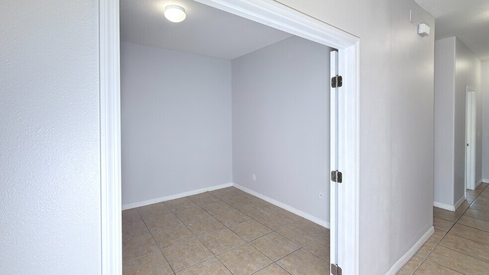 Building Photo - 4093 Shade Tree Ln