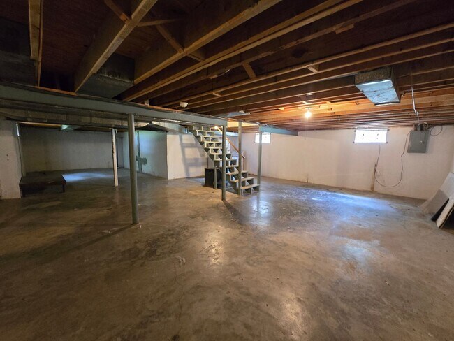 Building Photo - Brick Ranch in the heart of Jeffersontown! Featuring hardwood styled floors, 3 Bedrooms, 1.5 Bath...