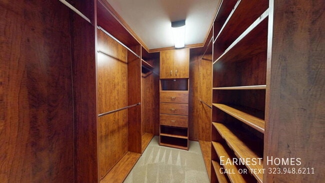 Building Photo - 4121 Hayvenhurst Dr