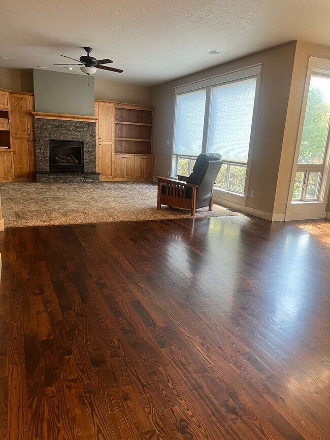 Building Photo - "Luxury Living: Stunning home with marble counter tops & Fireplace!"