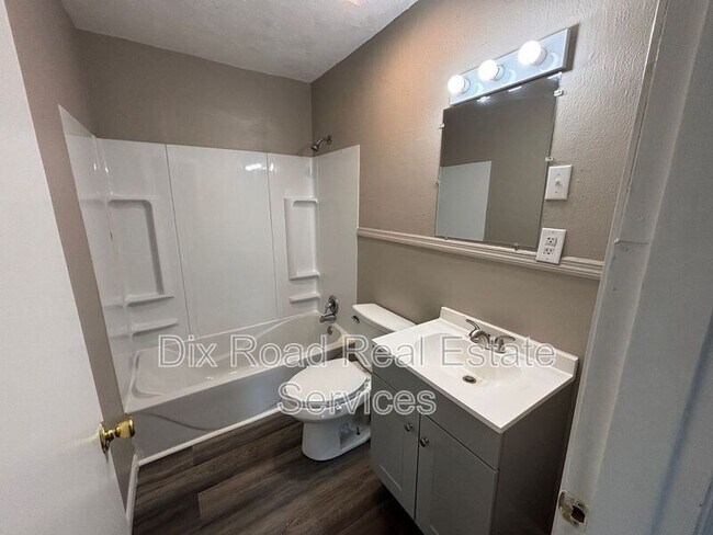 Building Photo - 506 Kammer Ave