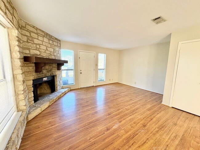 Building Photo - 601 Free Rein