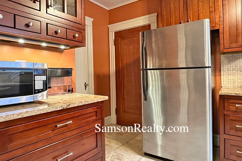 Building Photo - 96 Medway St