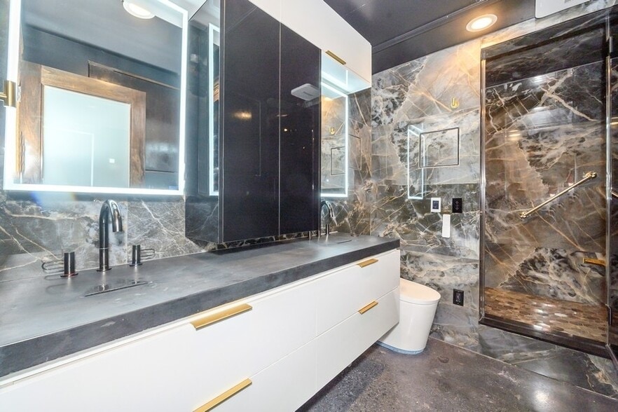 Building Photo - 1530 S State St