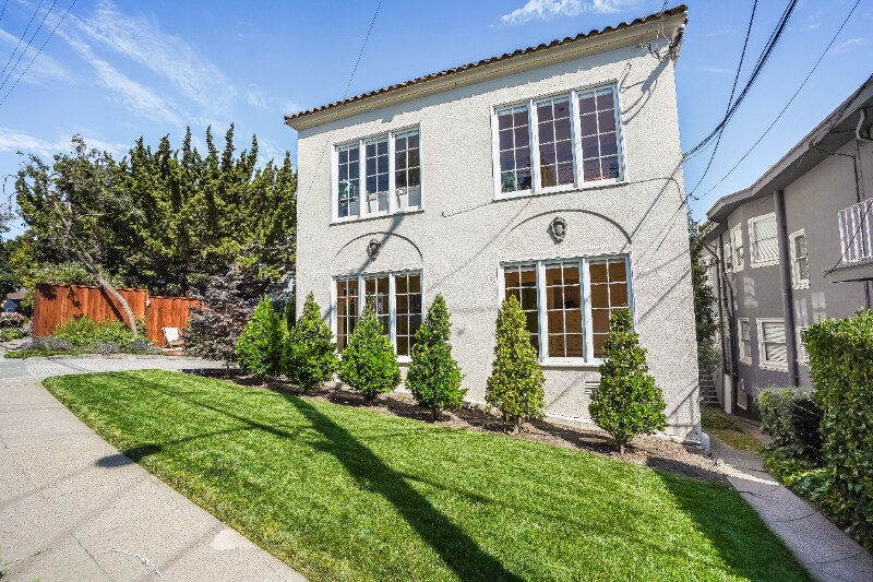 Building Photo - 4121 Greenwood Ave
