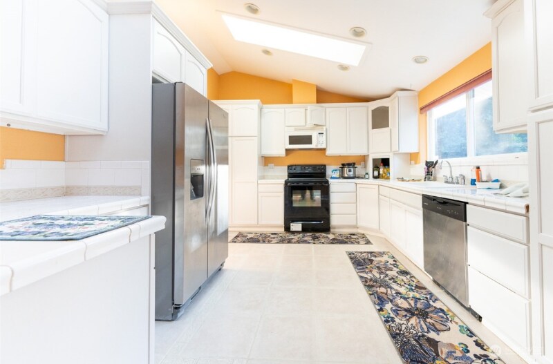 Building Photo - 7826 Emerald Dr SW