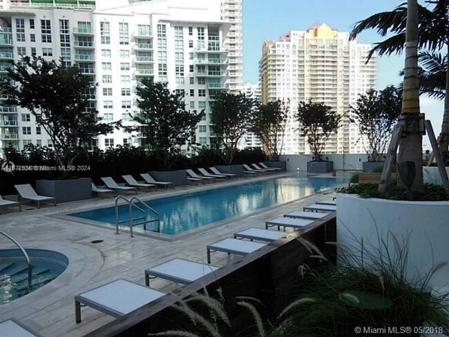 Building Photo - 1300 Brickell Bay Dr