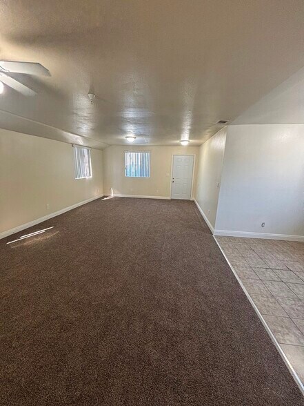 Building Photo - 732 E 74th St