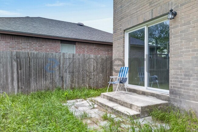 Building Photo - Unit