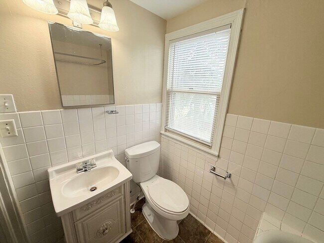 Building Photo - 5BR Home with Fenced Backyard, Firepit & Bonus Space